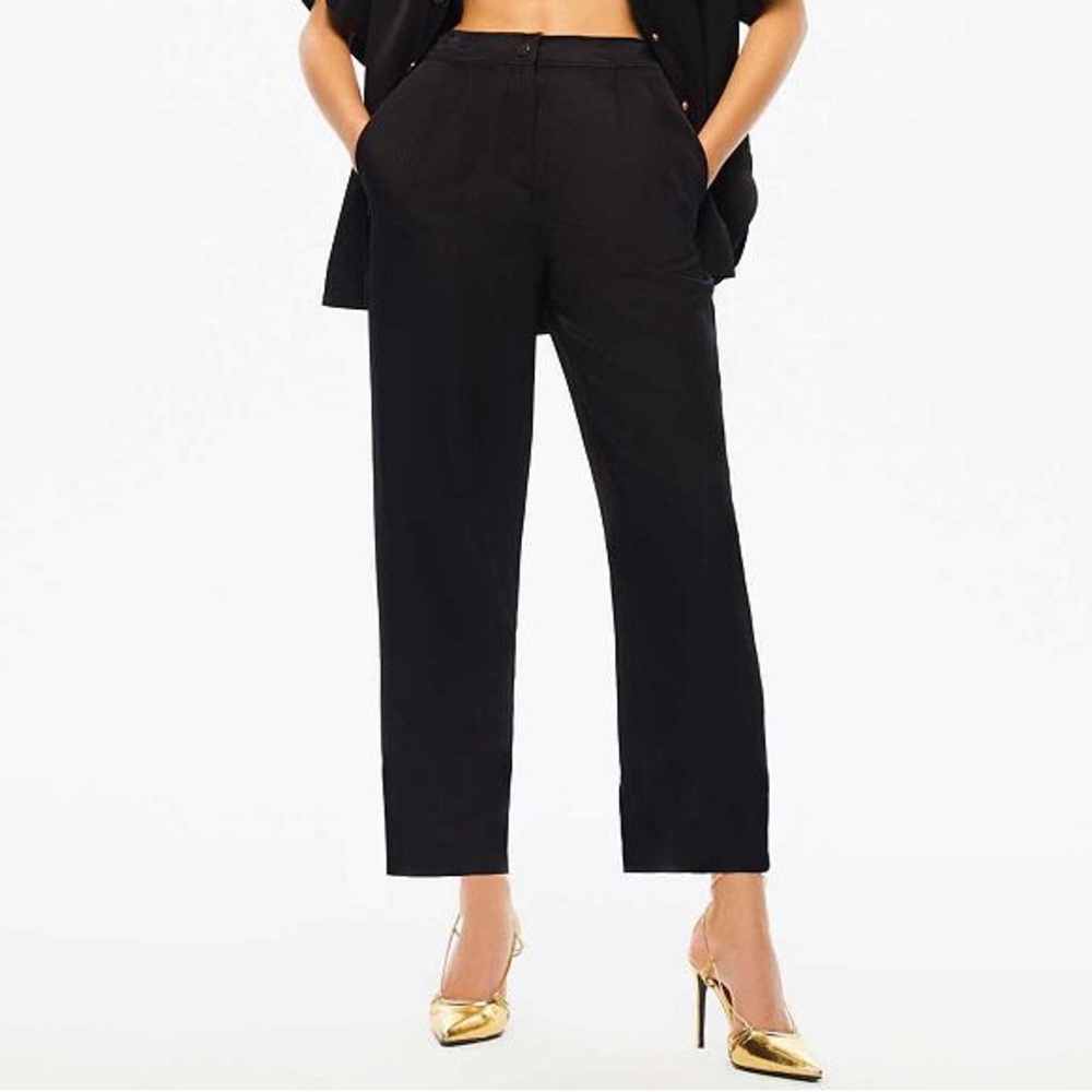Nocturne NWT High-Waisted Carrot Pant